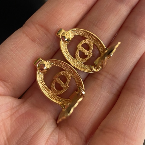 Dior Oval Crystal CD Clip On - Picture 2 of 4